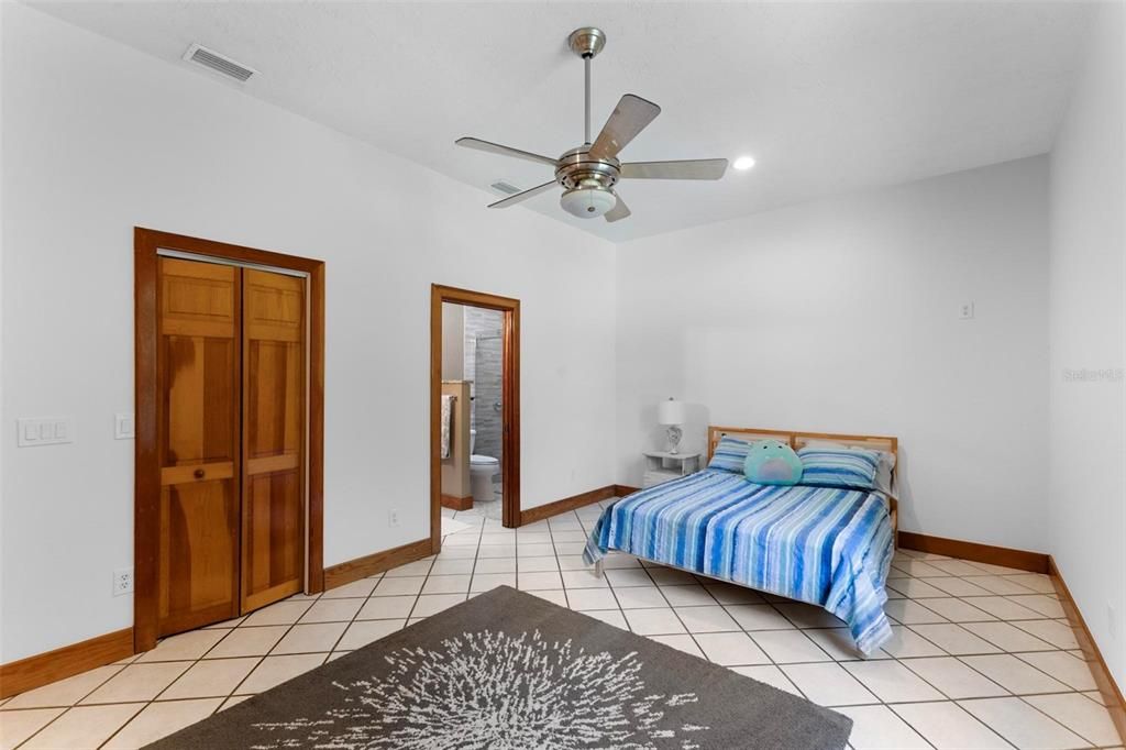 En Venta: $1,099,000 (3 camas, 2 baños, 3310 Pies cuadrados)