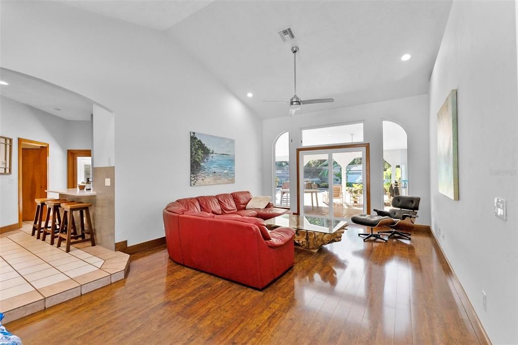 En Venta: $1,099,000 (3 camas, 2 baños, 3310 Pies cuadrados)