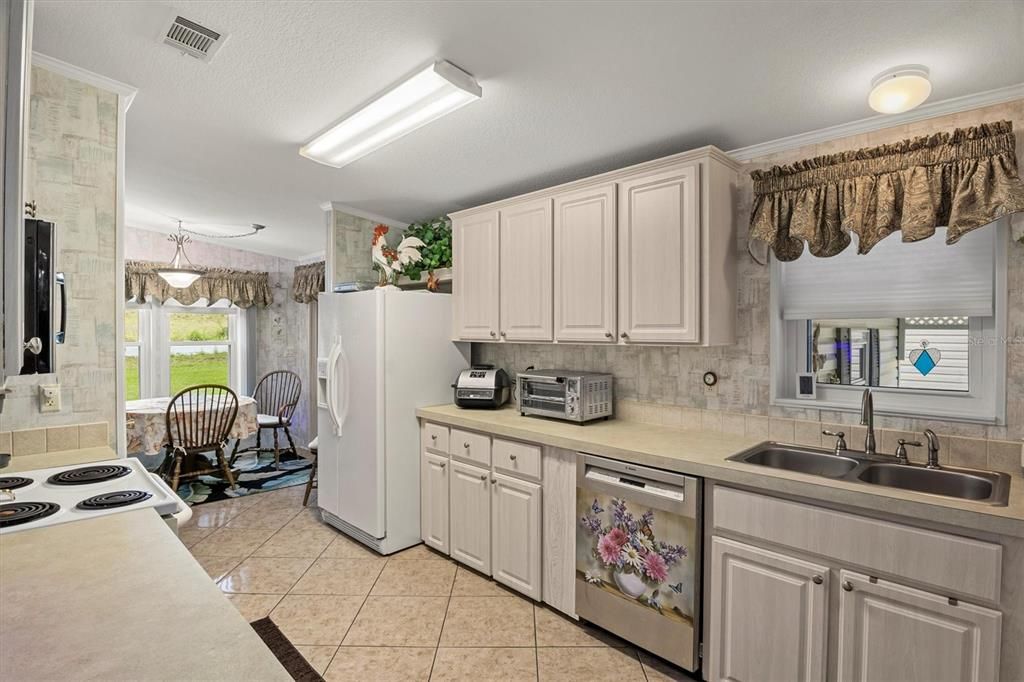 For Sale: $160,000 (2 beds, 2 baths, 1296 Square Feet)