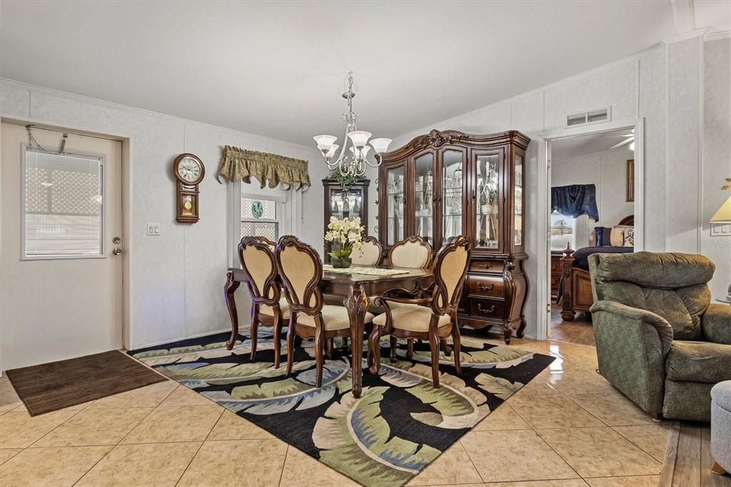 For Sale: $160,000 (2 beds, 2 baths, 1296 Square Feet)