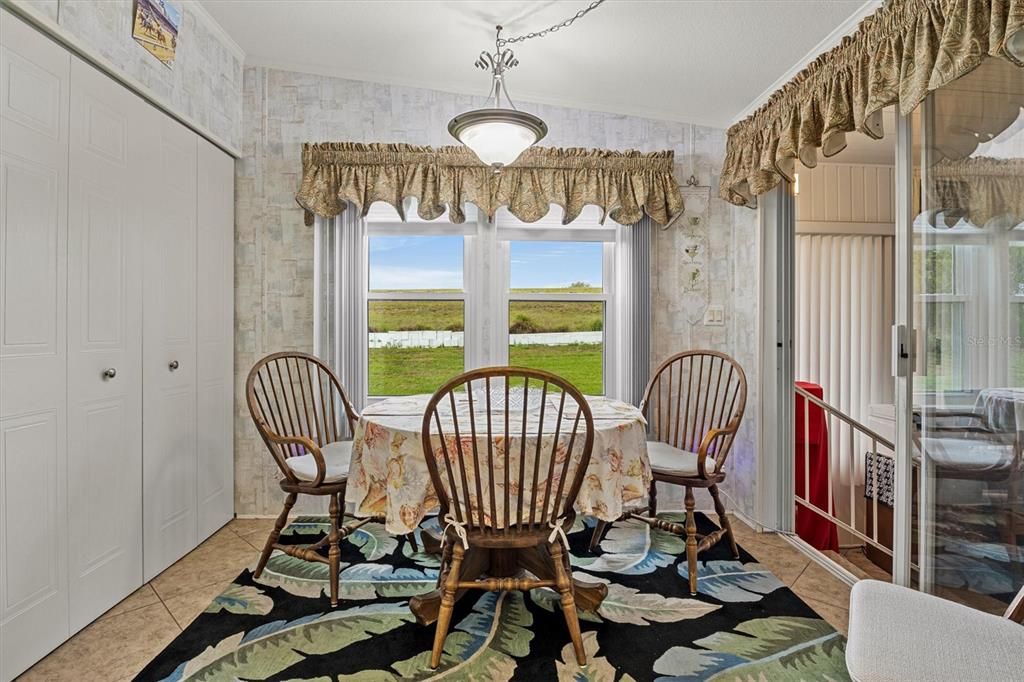 For Sale: $160,000 (2 beds, 2 baths, 1296 Square Feet)