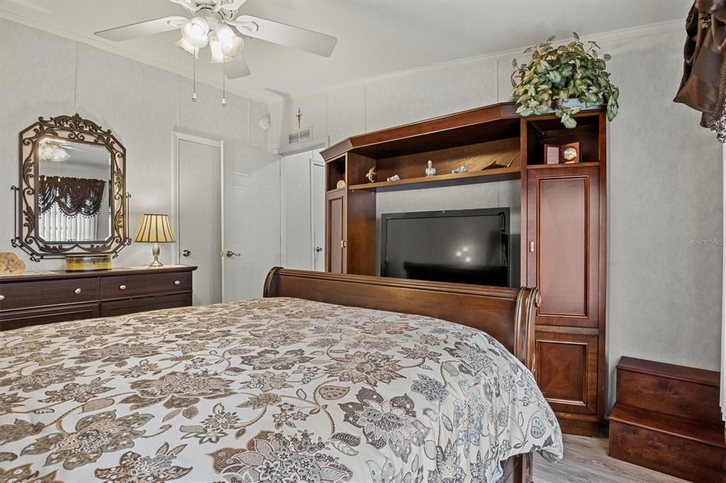 For Sale: $160,000 (2 beds, 2 baths, 1296 Square Feet)