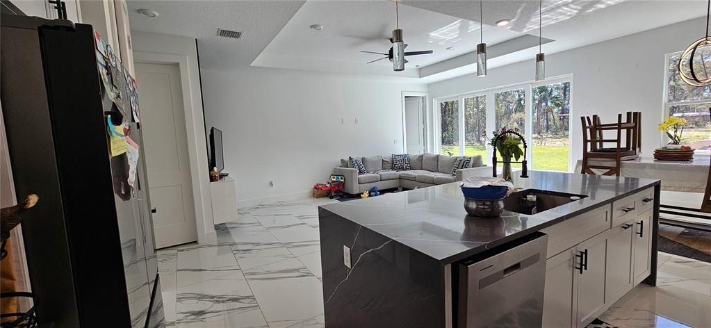 待售: $549,000 (5 贝兹, 3 浴室, 2490 平方英尺)