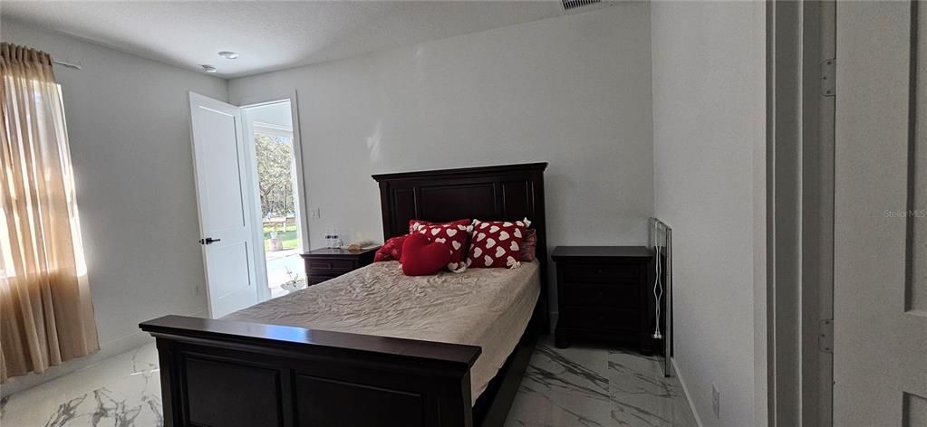 待售: $549,000 (5 贝兹, 3 浴室, 2490 平方英尺)