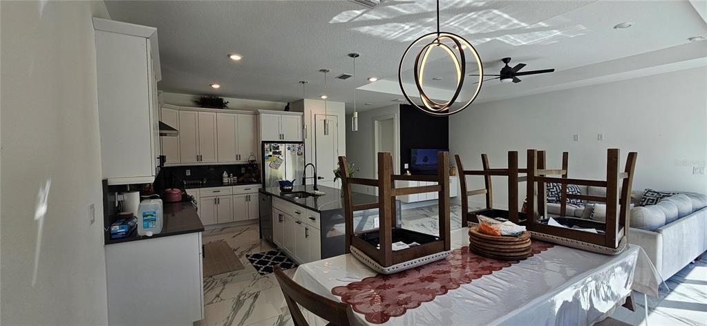 待售: $549,000 (5 贝兹, 3 浴室, 2490 平方英尺)