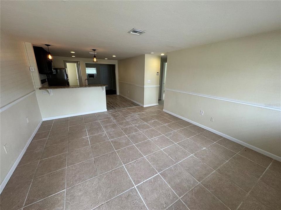 For Rent: $1,475 (2 beds, 1 baths, 983 Square Feet)