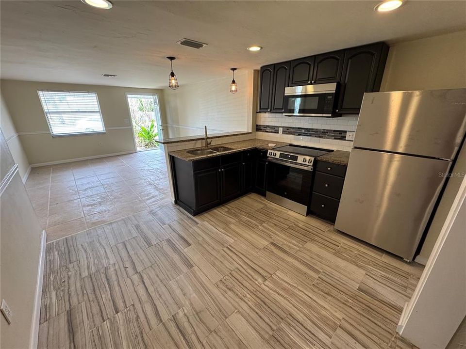 For Rent: $1,475 (2 beds, 1 baths, 983 Square Feet)