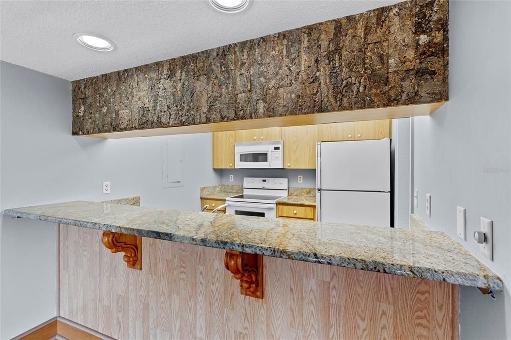 For Sale: $84,997 (1 beds, 1 baths, 974 Square Feet)