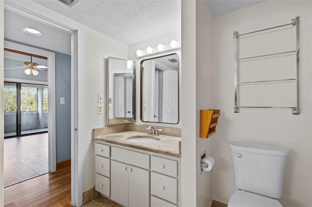 For Sale: $84,997 (1 beds, 1 baths, 974 Square Feet)