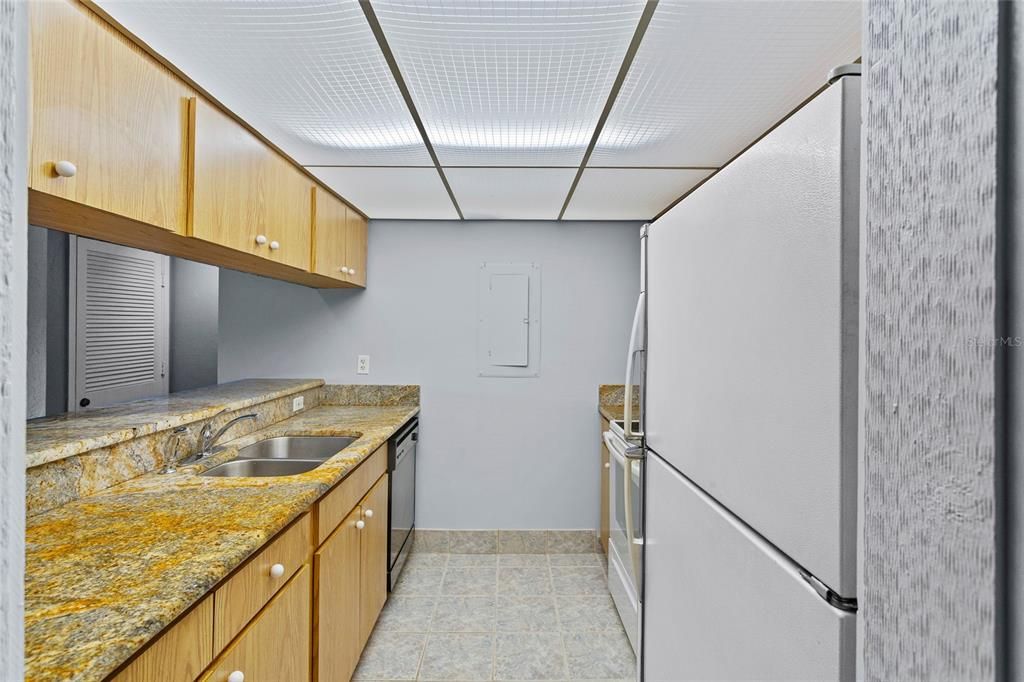 For Sale: $84,997 (1 beds, 1 baths, 974 Square Feet)