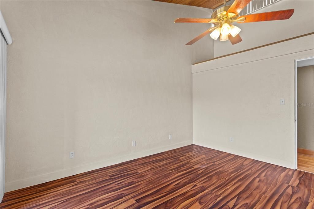 For Sale: $84,997 (1 beds, 1 baths, 974 Square Feet)