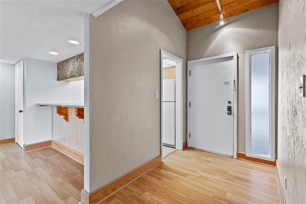 For Sale: $84,997 (1 beds, 1 baths, 974 Square Feet)