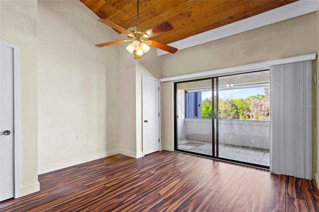 For Sale: $84,997 (1 beds, 1 baths, 974 Square Feet)