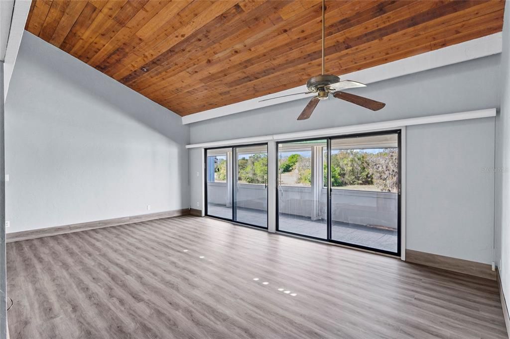 For Sale: $84,997 (1 beds, 1 baths, 974 Square Feet)