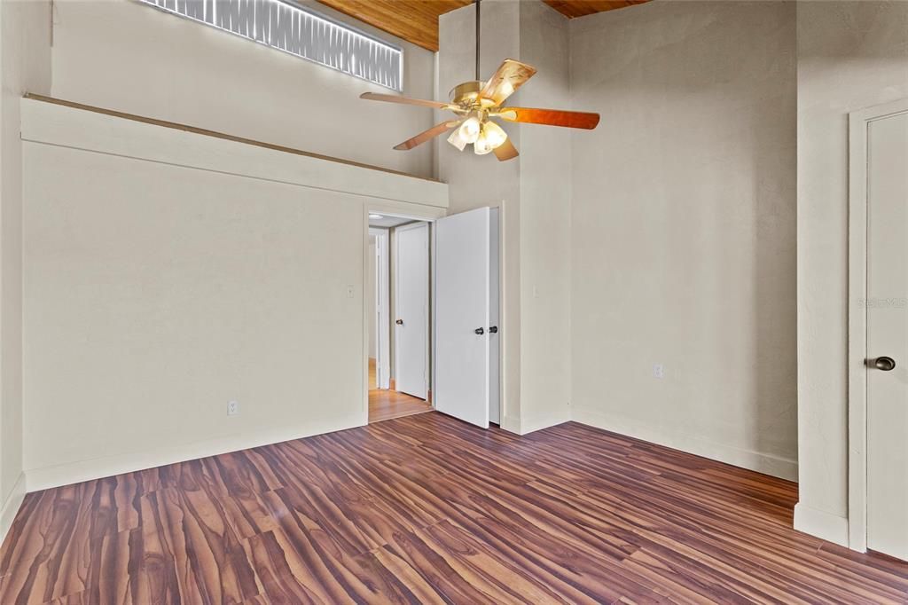 For Sale: $84,997 (1 beds, 1 baths, 974 Square Feet)