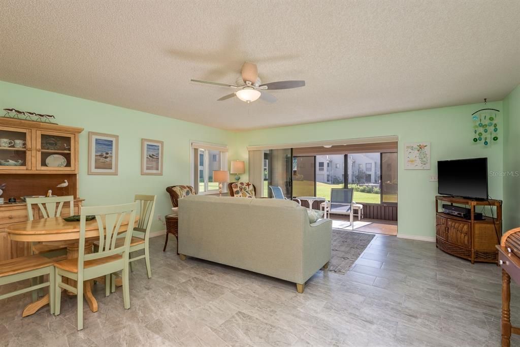 待售: $395,000 (2 贝兹, 2 浴室, 1070 平方英尺)