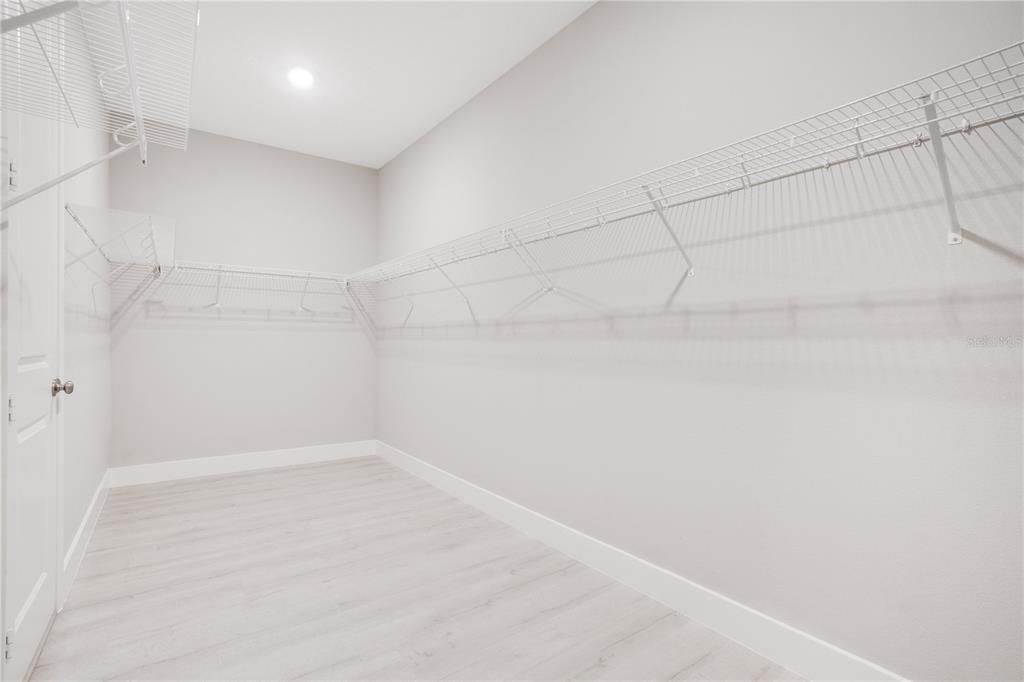 For Sale: $1,299,900 (6 beds, 4 baths, 4058 Square Feet)