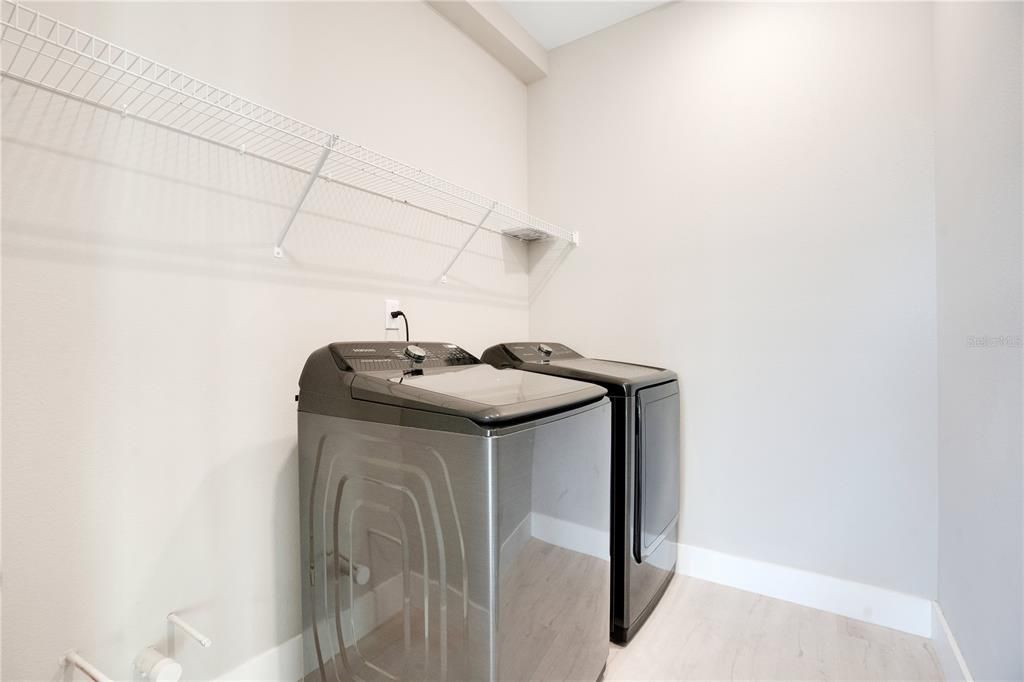 For Sale: $1,299,900 (6 beds, 4 baths, 4058 Square Feet)