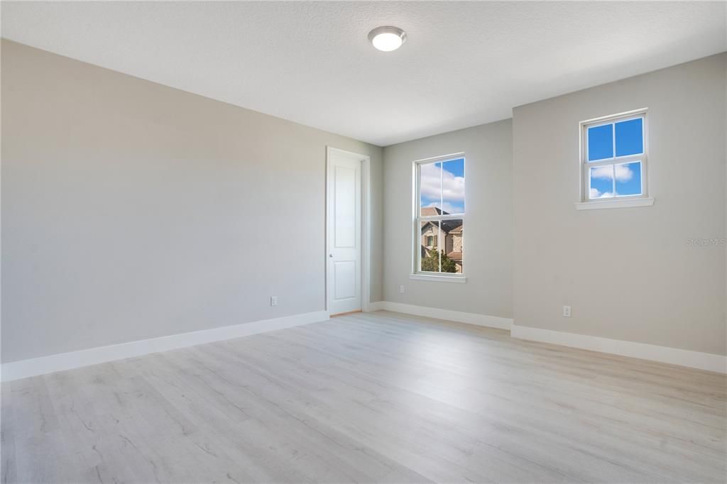 For Sale: $1,299,900 (6 beds, 4 baths, 4058 Square Feet)