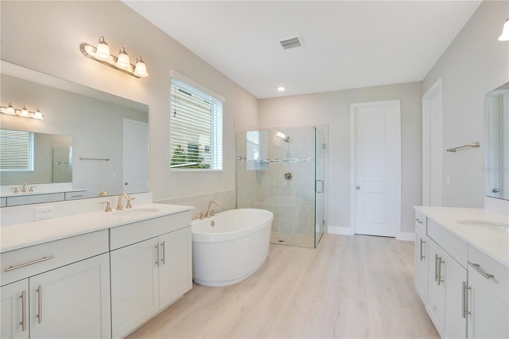 For Sale: $1,299,900 (6 beds, 4 baths, 4058 Square Feet)