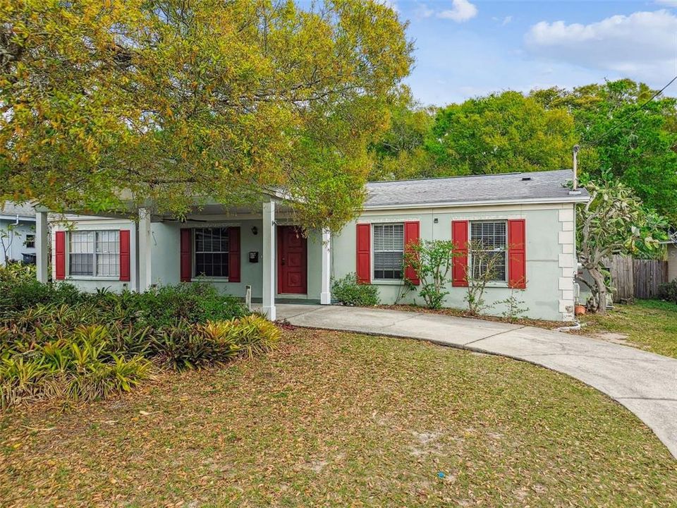 最近售出: $375,000 (4 贝兹, 2 浴室, 2004 平方英尺)