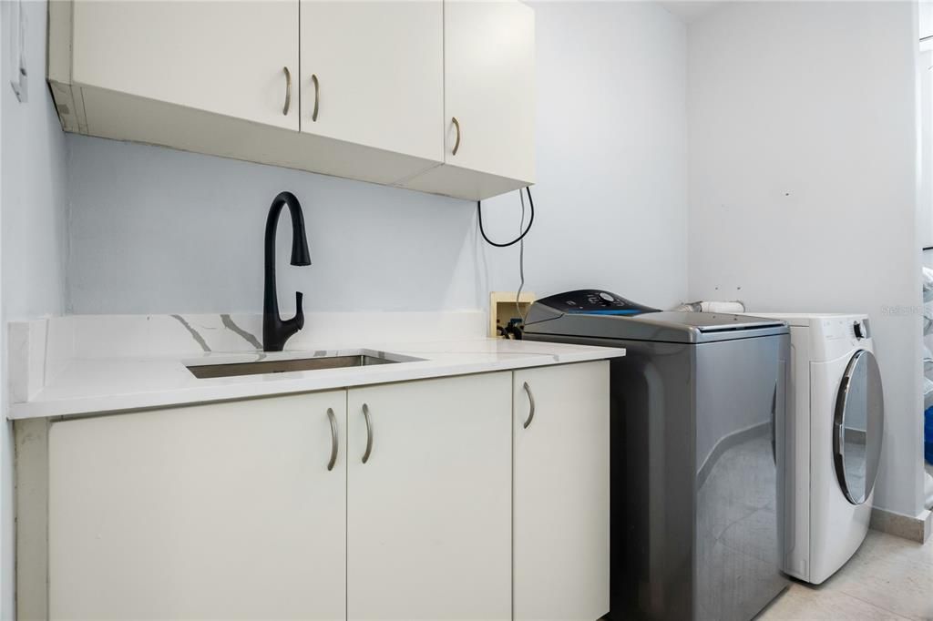 待售: $1,175,000 (4 贝兹, 3 浴室, 4382 平方英尺)