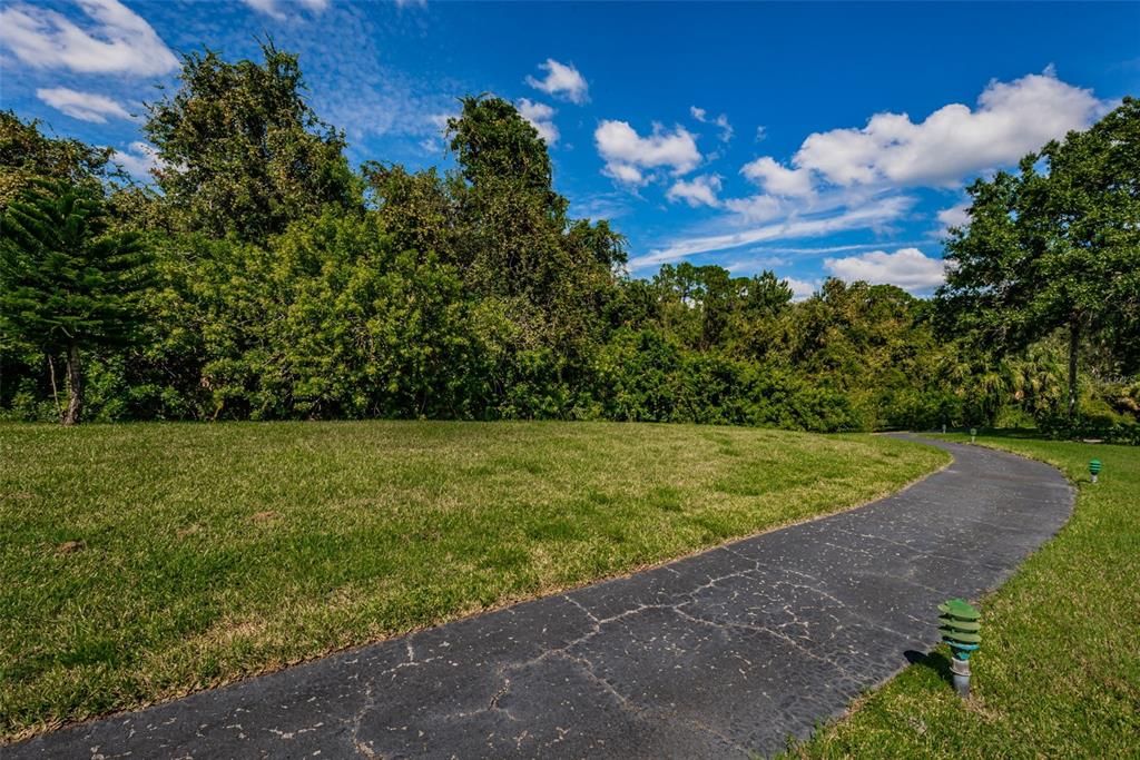 合同活跃: $180,000 (2 贝兹, 2 浴室, 979 平方英尺)