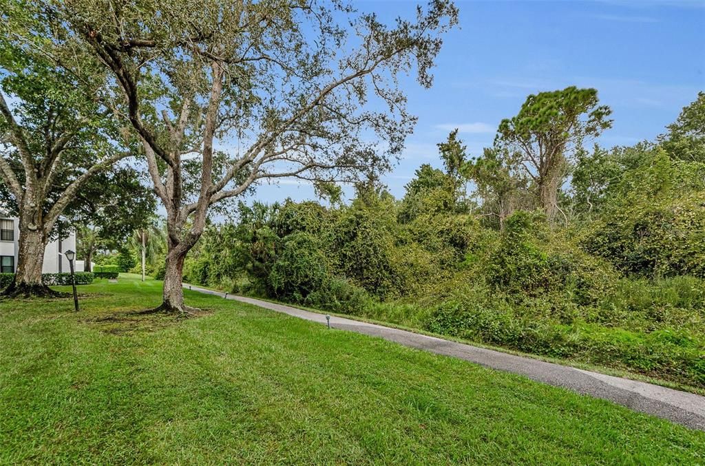 合同活跃: $180,000 (2 贝兹, 2 浴室, 979 平方英尺)