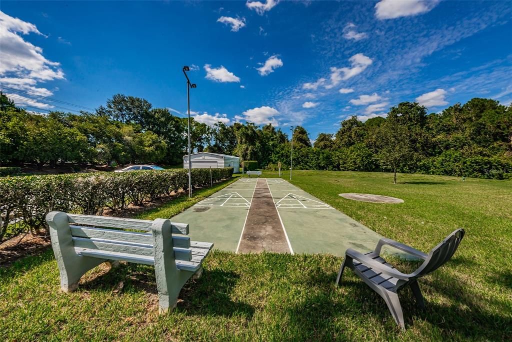 合同活跃: $180,000 (2 贝兹, 2 浴室, 979 平方英尺)