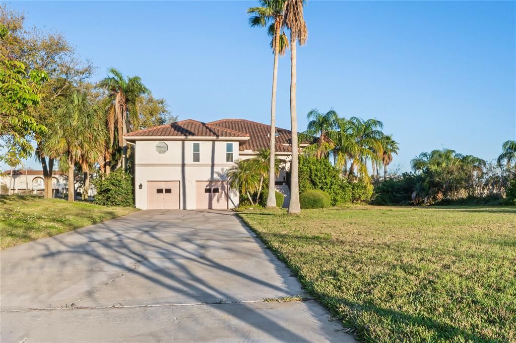 Recently Sold: $1,500,000 (3 beds, 2 baths, 2069 Square Feet)
