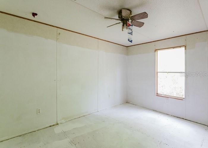 合同活跃: $48,300 (3 贝兹, 2 浴室, 1352 平方英尺)