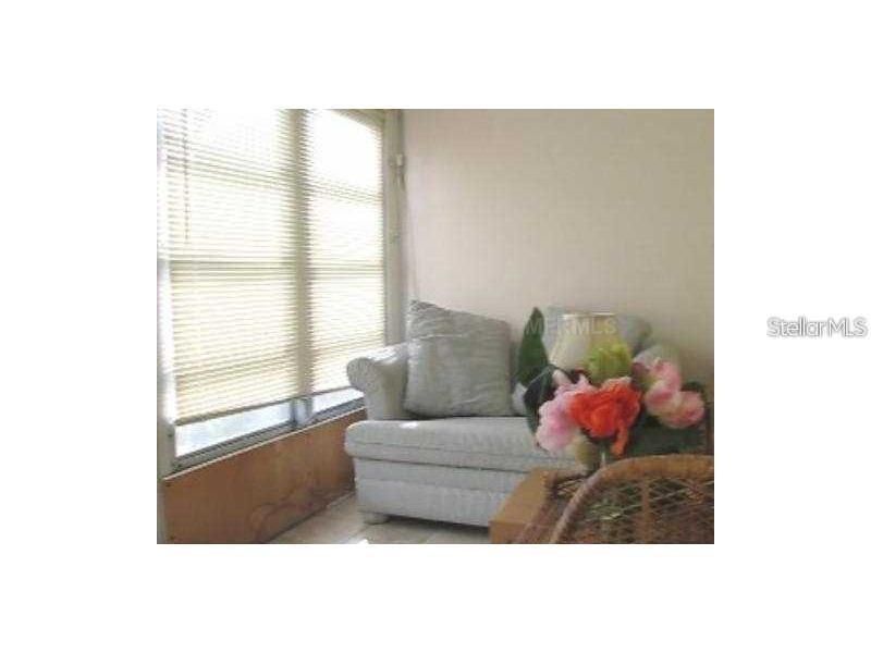 For Sale: $85,900 (1 beds, 1 baths, 560 Square Feet)