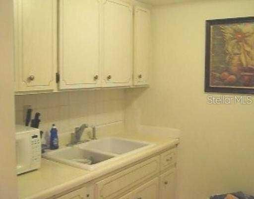 For Sale: $85,900 (1 beds, 1 baths, 560 Square Feet)