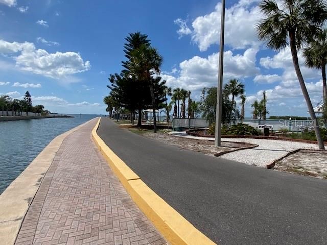 出租: $1,550 (1 贝兹, 1 浴室, 800 平方英尺)