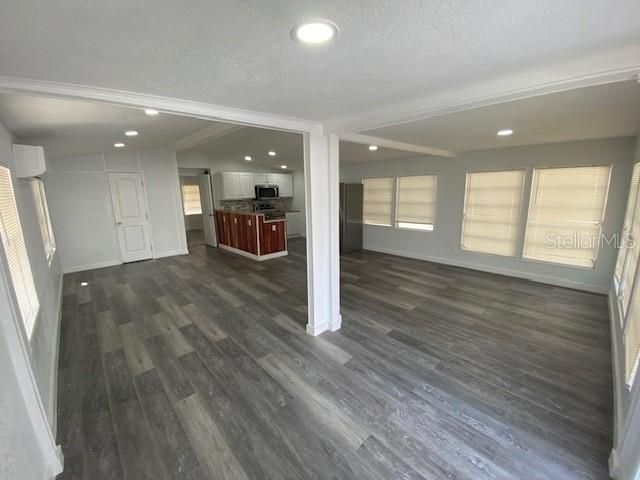 出租: $1,550 (1 贝兹, 1 浴室, 800 平方英尺)