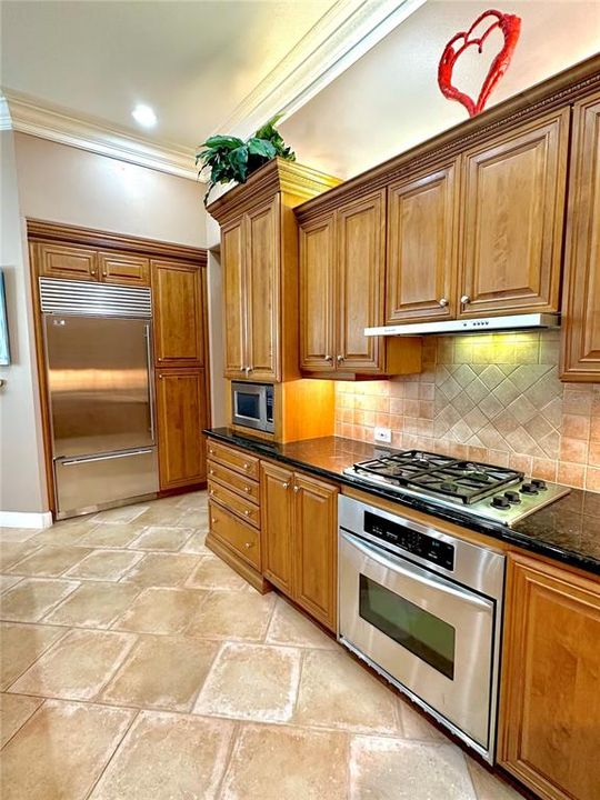 合同活跃: $865,000 (5 贝兹, 3 浴室, 3019 平方英尺)