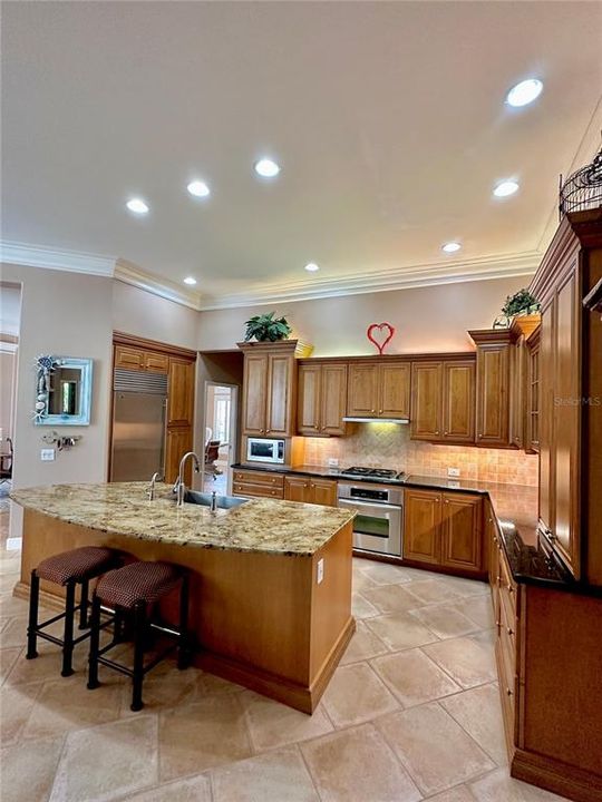 合同活跃: $865,000 (5 贝兹, 3 浴室, 3019 平方英尺)