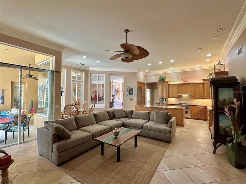 合同活跃: $865,000 (5 贝兹, 3 浴室, 3019 平方英尺)