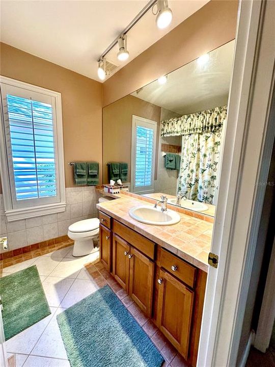 合同活跃: $865,000 (5 贝兹, 3 浴室, 3019 平方英尺)