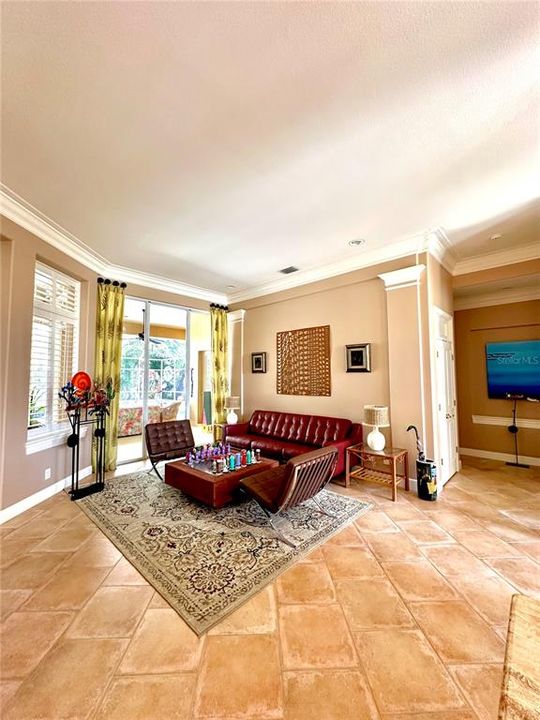 合同活跃: $865,000 (5 贝兹, 3 浴室, 3019 平方英尺)