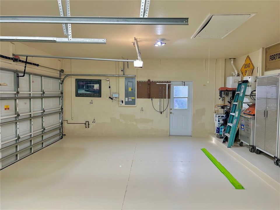 合同活跃: $865,000 (5 贝兹, 3 浴室, 3019 平方英尺)