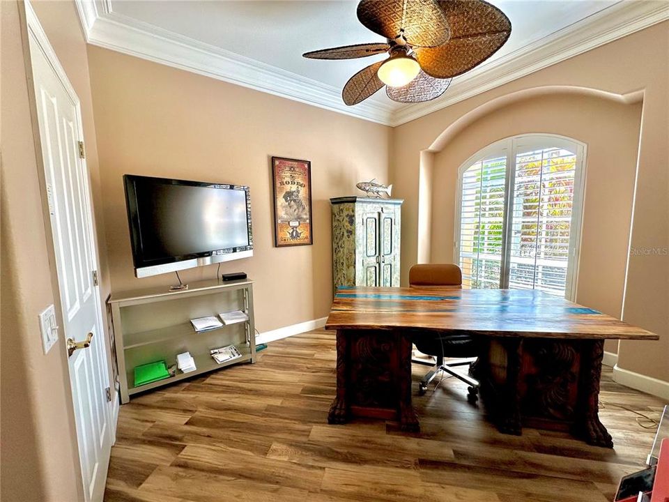 合同活跃: $865,000 (5 贝兹, 3 浴室, 3019 平方英尺)