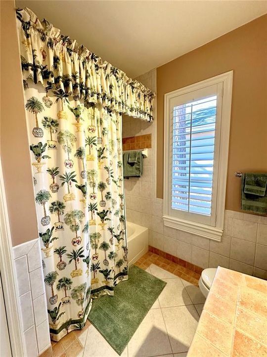 合同活跃: $865,000 (5 贝兹, 3 浴室, 3019 平方英尺)