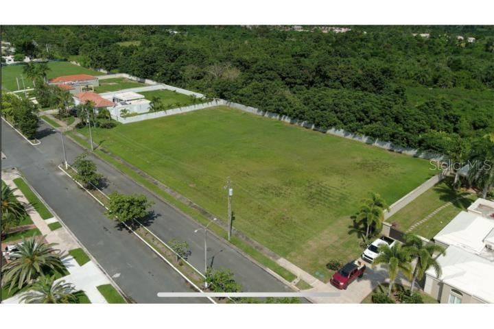待售: $688,000 (0.90 acres)