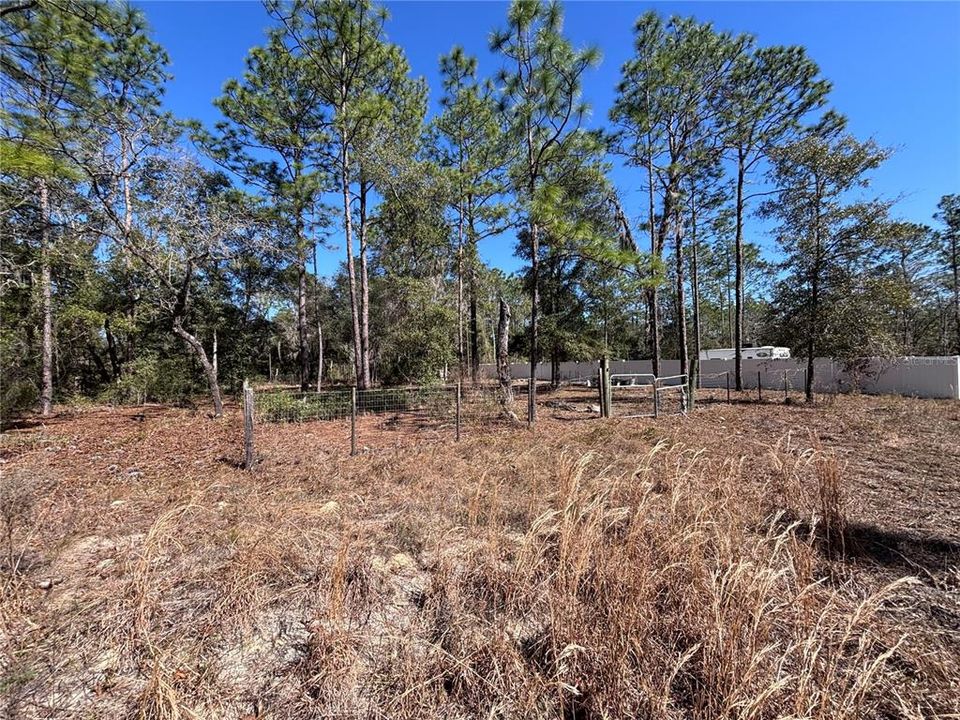 На продажу: $15,500 (0.23 acres)