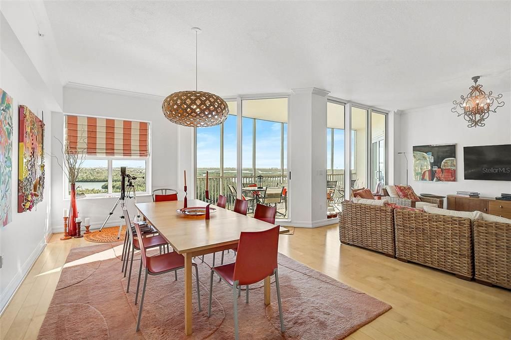 For Sale: $1,395,000 (3 beds, 3 baths, 2545 Square Feet)