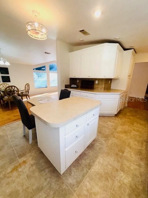 На продажу: $255,900 (3 спален, 2 ванн, 1710 Квадратных фут)