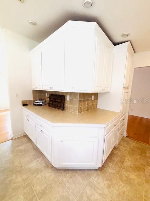 На продажу: $255,900 (3 спален, 2 ванн, 1710 Квадратных фут)