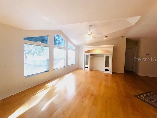 На продажу: $255,900 (3 спален, 2 ванн, 1710 Квадратных фут)