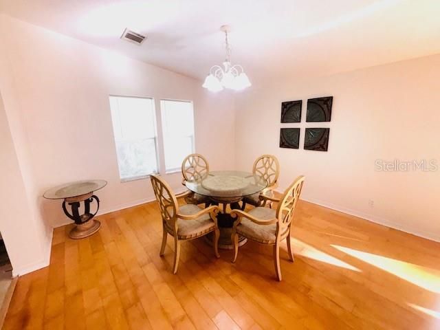 На продажу: $255,900 (3 спален, 2 ванн, 1710 Квадратных фут)